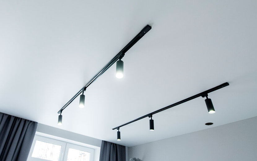 Глянцевые натяжные потолки в ванную Минск